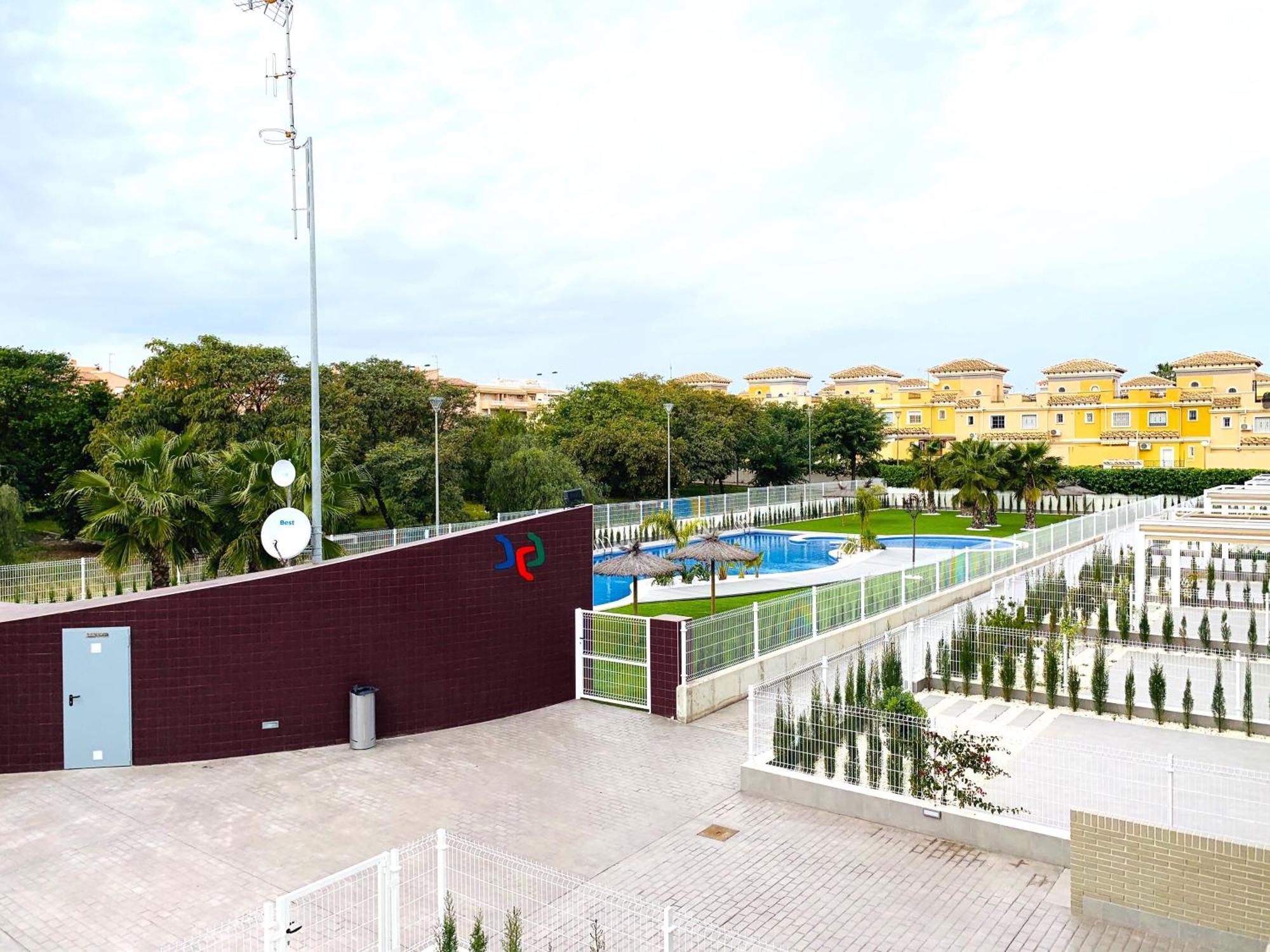 Magnifico Apartamento De Planta Alta La Isla Torrevieja Dış mekan fotoğraf